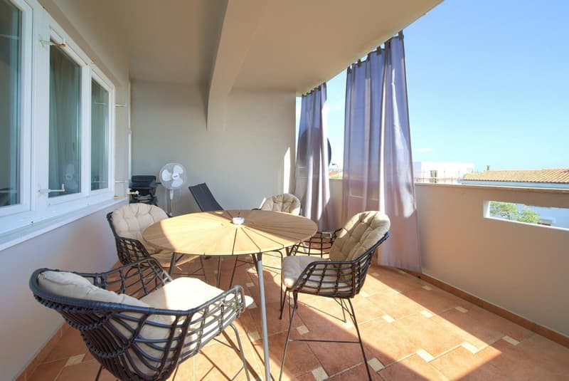 Covered terrace, large apartment